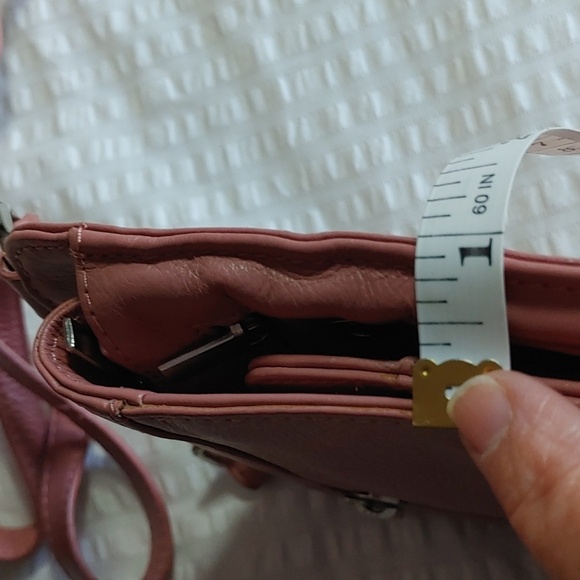 Pelle Rfid Travel compact rose Crossbody Bag - Picture 16 of 16